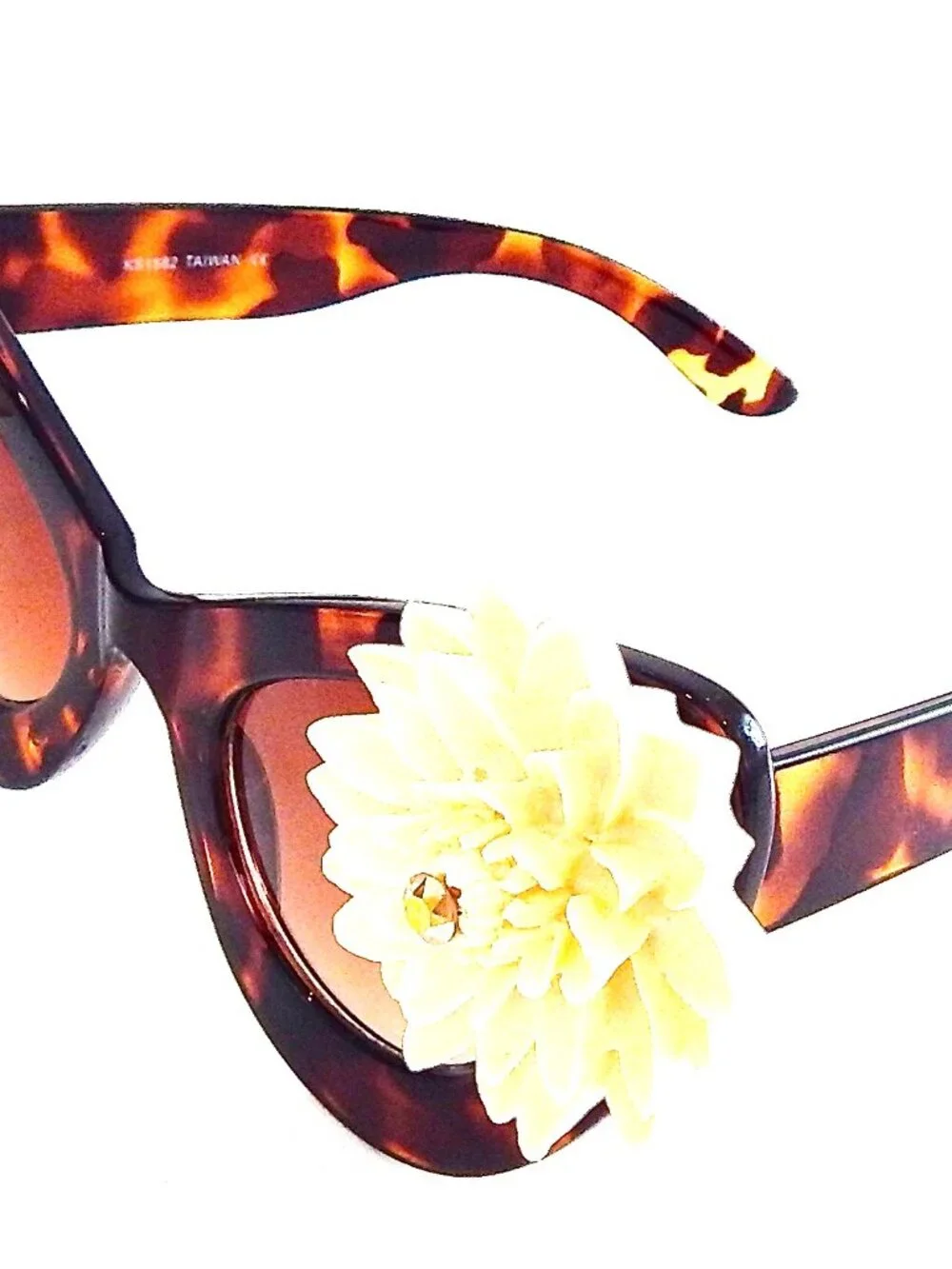 GASOLINE GLAMOUR CATS MEOW CREAM LILY POND GLASSES 🪷🪷🪷